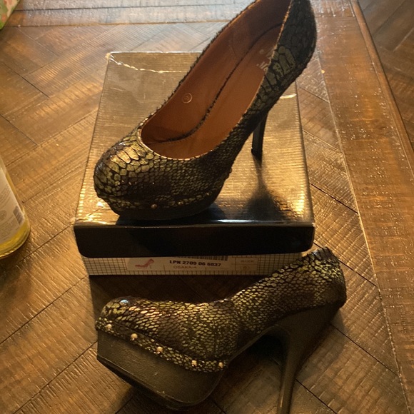 Platform Heels - Picture 4 of 5